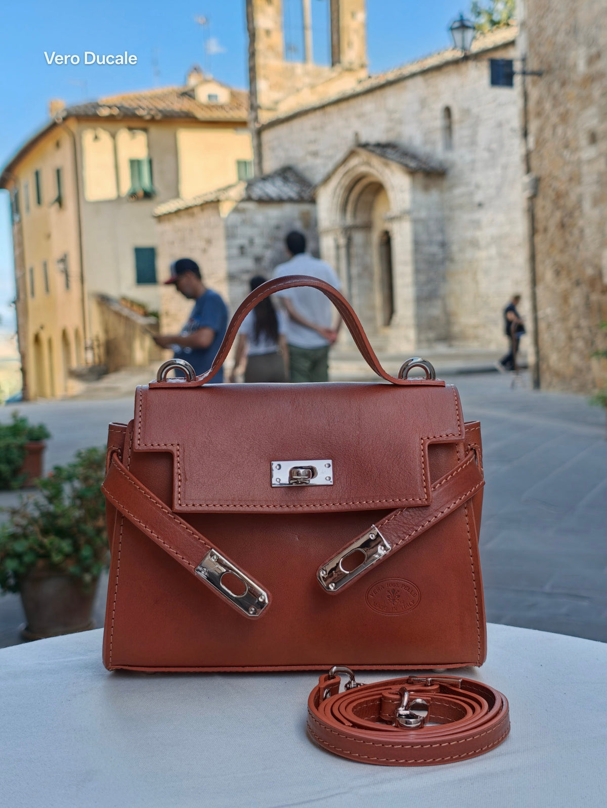 Vero Ducale Structured Top- Handle bag.